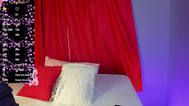 EmmaSmith06 online show from December 15, 2025, 5:17 pm