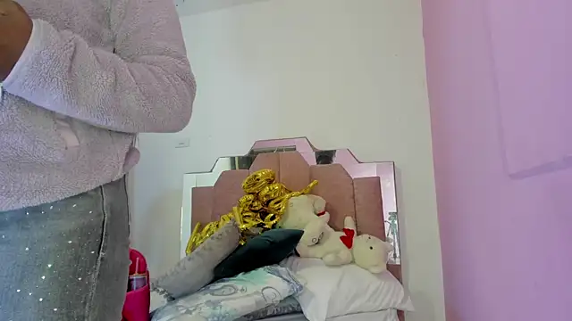 Snapshot of LoveQueen2 chatting on March 15, 2025, 11:29 am LoveQueen2 online show from March 15, 2025, 11:29 am