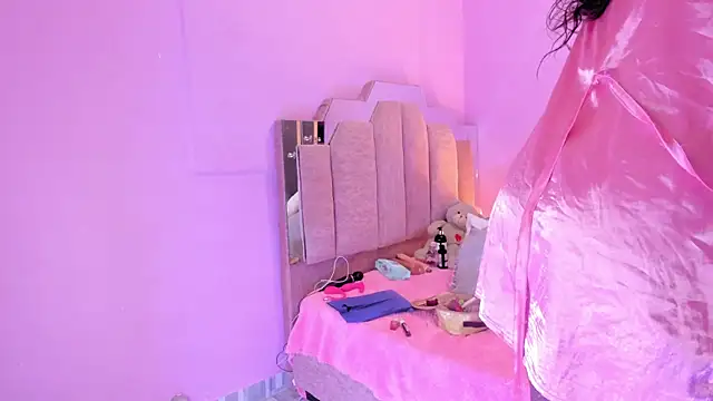 Snapshot of LoveQueen2 chatting on September 16, 2025, 11:33 am LoveQueen2 online show from September 16, 2025, 11:33 am