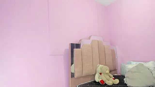 Snapshot of LoveQueen2 chatting on September 20, 2025, 12:39 pm LoveQueen2 online show from September 20, 2025, 12:39 pm