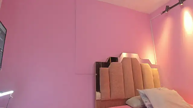 Snapshot of LoveQueen2 chatting on September 26, 2025, 11:47 am LoveQueen2 online show from September 26, 2025, 11:47 am