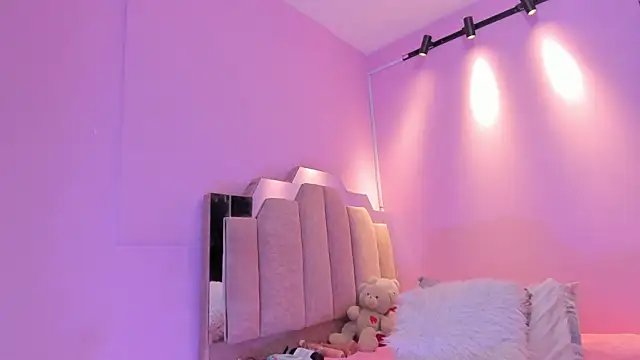 Snapshot of LoveQueen2 chatting on October 2, 2025, 12:01 pm LoveQueen2 online show from October 2, 2025, 12:01 pm