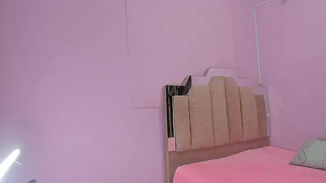 Snapshot of LoveQueen2 chatting on October 3, 2025, 12:02 pm LoveQueen2 online show from October 3, 2025, 12:02 pm