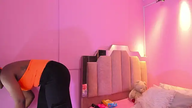 Snapshot of LoveQueen2 chatting on October 11, 2025, 11:31 am LoveQueen2 online show from October 11, 2025, 11:31 am