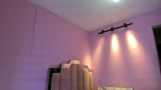 Snapshot of LoveQueen2 chatting on October 14, 2025, 12:06 pm LoveQueen2 online show from October 14, 2025, 12:06 pm