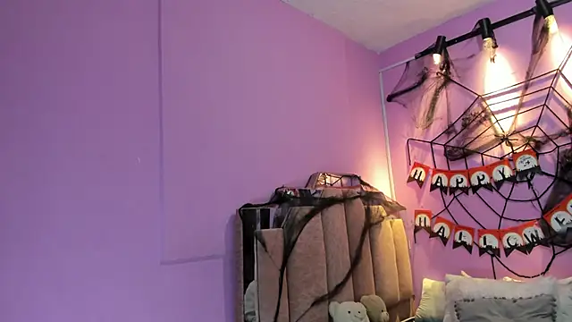 Snapshot of LoveQueen2 chatting on October 18, 2025, 11:44 am LoveQueen2 online show from October 18, 2025, 11:44 am