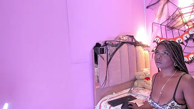 Snapshot of LoveQueen2 chatting on October 22, 2025, 11:43 am LoveQueen2 online show from October 22, 2025, 11:43 am