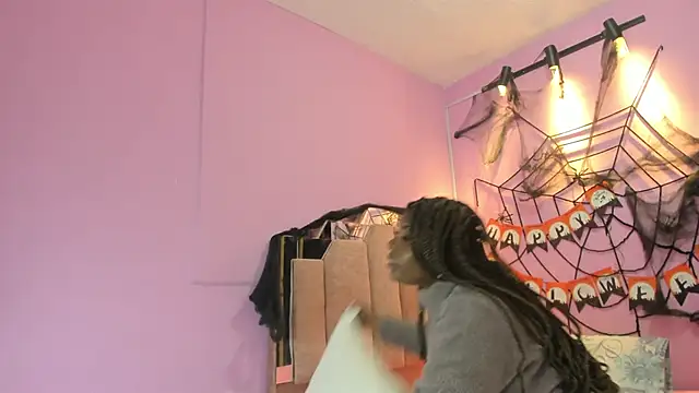 Snapshot of LoveQueen2 chatting on November 1, 2025, 11:45 am LoveQueen2 online show from November 1, 2025, 11:45 am