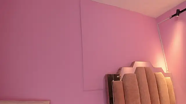 Snapshot of LoveQueen2 chatting on November 12, 2025, 11:43 am LoveQueen2 online show from November 12, 2025, 11:43 am