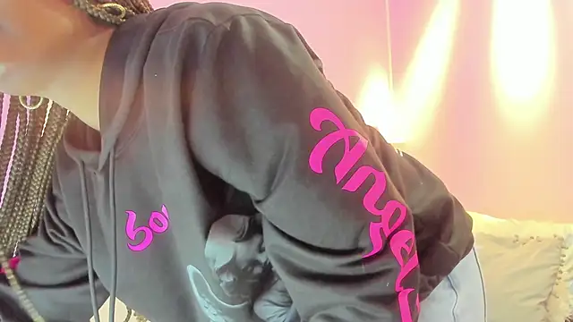 Snapshot of LoveQueen2 chatting on November 15, 2025, 11:40 am LoveQueen2 online show from November 15, 2025, 11:40 am