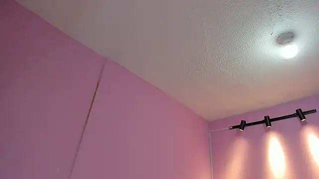 Snapshot of LoveQueen2 chatting on December 3, 2025, 12:03 pm LoveQueen2 online show from December 3, 2025, 12:03 pm