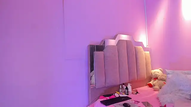 Snapshot of LoveQueen2 chatting on December 4, 2025, 12:03 pm LoveQueen2 online show from December 4, 2025, 12:03 pm