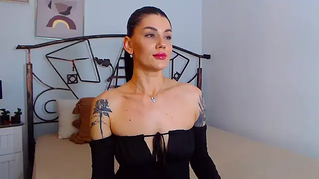 YvonneEverlee online show from December 14, 2024, 11:34 pm