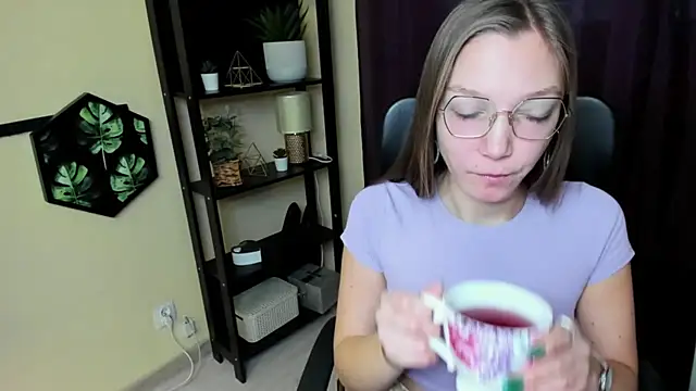 EmillyPlay online show from January 17, 2025, 6:57 am