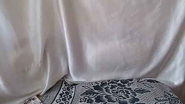 Burberrry  online show from September 13, 2025, 7:08 am