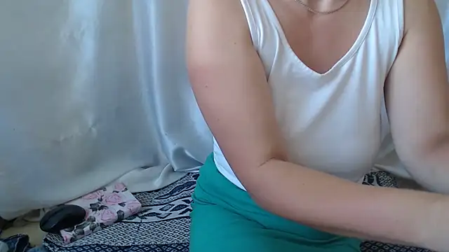 Burberrry  online show from September 22, 2025, 8:27 am