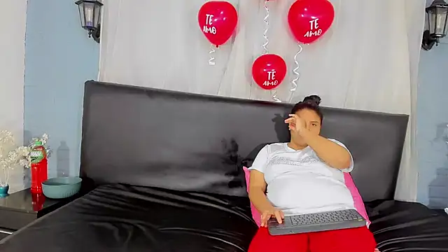 brunnette hot online show from February 14, 2025, 11:31 am