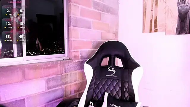 Im Scarlet online show from October 26, 2025, 11:42 pm