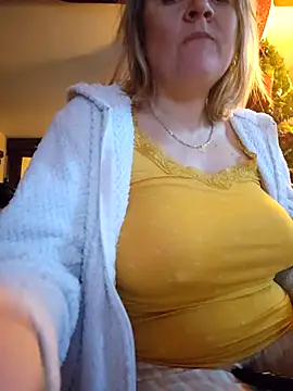 Snapshot of lady_charlyne chatting on December 10, 2024, 7:58 am lady charlyne online show from December 10, 2024, 7:58 am