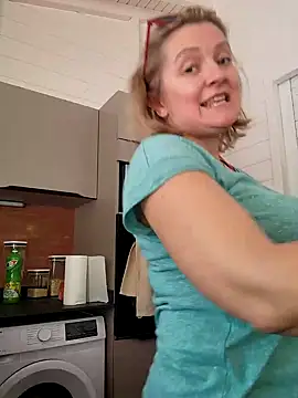 Snapshot of lady_charlyne chatting on January 16, 2025, 5:23 pm lady charlyne online show from January 16, 2025, 5:23 pm