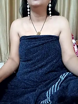 Snapshot of Priya_Boudi chatting on February 4, 2025, 7:44 pm Priya Boudi online show from February 4, 2025, 7:44 pm