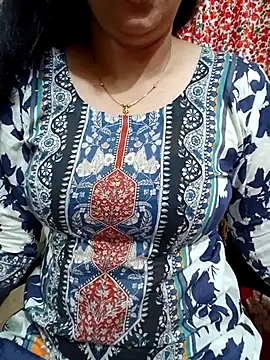 Snapshot of Priya_Boudi chatting on October 13, 2025, 6:41 pm Priya Boudi online show from October 13, 2025, 6:41 pm