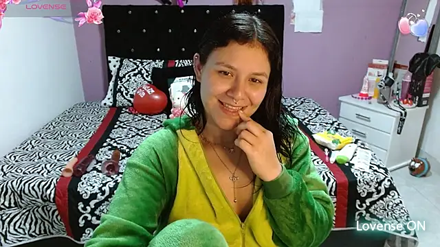 Snapshot of soniafuckboobs chatting on March 19, 2025, 9:48 pm soniafuckboobs online show from March 19, 2025, 9:48 pm