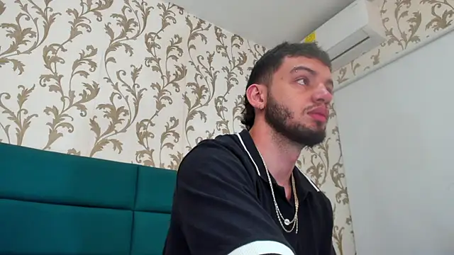 Michael magno online show from December 26, 2024, 1:21 pm