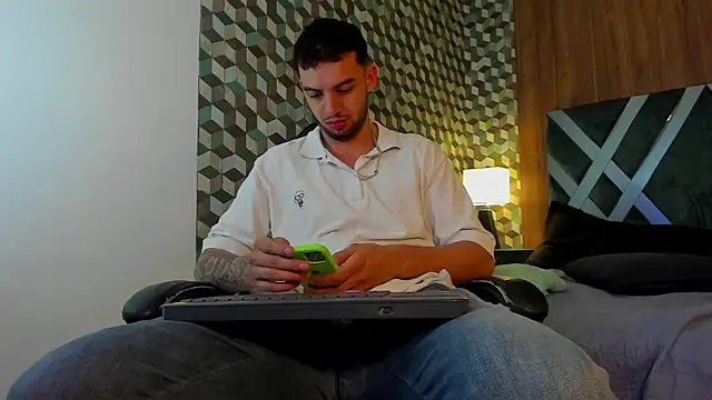 Michael magno online show from March 2, 2025, 8:07 pm