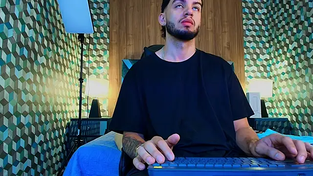 Michael magno online show from November 10, 2025, 11:09 am