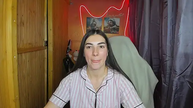 Snapshot of Fiery_Brunette_ chatting on February 18, 2025, 9:43 am Fiery Brunette  online show from February 18, 2025, 9:43 am