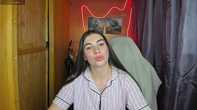 Snapshot of Fiery_Brunette_ chatting on February 18, 2025, 6:58 pm Fiery Brunette  online show from February 18, 2025, 6:58 pm