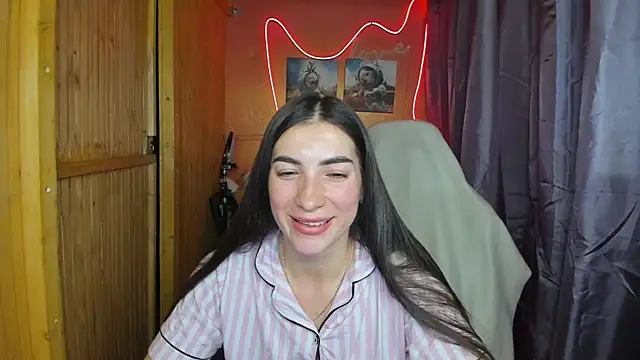 Snapshot of Fiery_Brunette_ chatting on February 19, 2025, 9:17 am Fiery Brunette  online show from February 19, 2025, 9:17 am