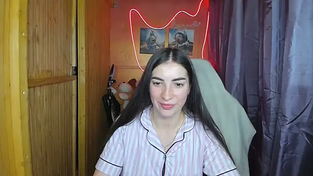 Snapshot of Fiery_Brunette_ chatting on February 19, 2025, 6:43 pm Fiery Brunette  online show from February 19, 2025, 6:43 pm