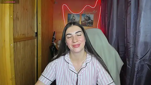 Snapshot of Fiery_Brunette_ chatting on February 20, 2025, 6:50 am Fiery Brunette  online show from February 20, 2025, 6:50 am