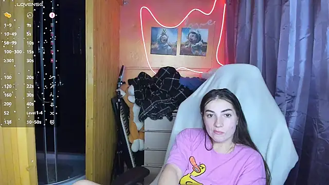 Snapshot of Fiery_Brunette_ chatting on March 4, 2025, 2:42 pm Fiery Brunette  online show from March 4, 2025, 2:42 pm