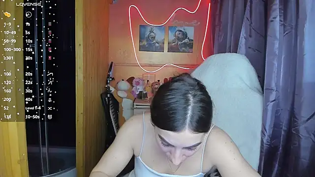 Snapshot of Fiery_Brunette_ chatting on March 21, 2025, 4:17 am Fiery Brunette  online show from March 21, 2025, 4:17 am