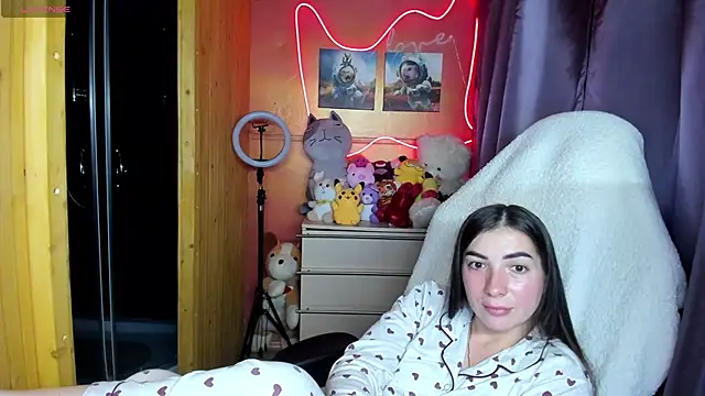 Snapshot of Fiery_Brunette_ chatting on September 24, 2025, 10:18 am Fiery Brunette  online show from September 24, 2025, 10:18 am