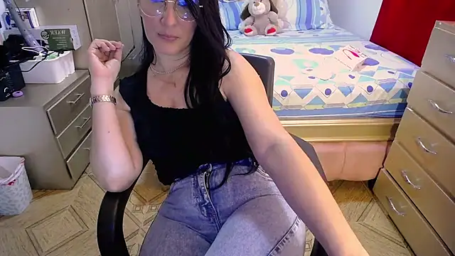 Snapshot of BitterMomXxx chatting on February 26, 2025, 3:41 pm BitterMomXxx online show from February 26, 2025, 3:41 pm