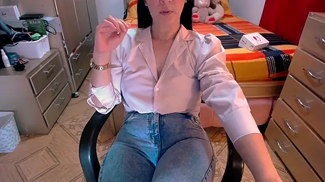 Snapshot of BitterMomXxx chatting on March 11, 2025, 2:18 pm BitterMomXxx online show from March 11, 2025, 2:18 pm