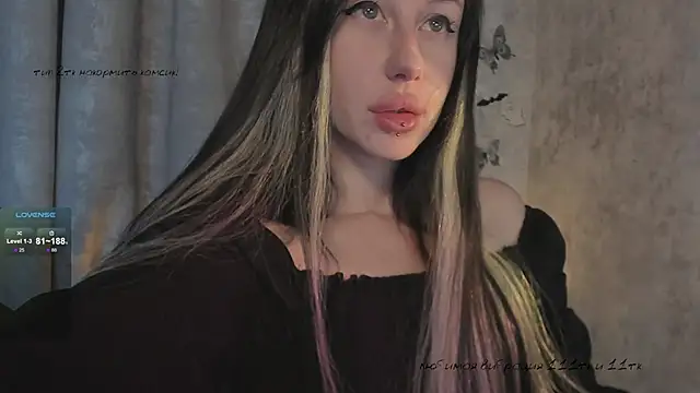 Snapshot of elena_addiction chatting on November 4, 2025, 4:17 pm elena addiction online show from November 4, 2025, 4:17 pm