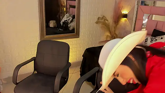 catalina  23 online show from January 14, 2025, 10:55 pm