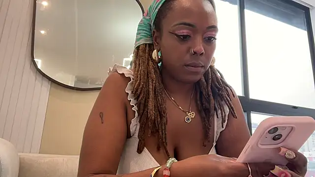 Snapshot of ChocolateCakeQueen chatting on February 18, 2025, 9:20 pm ChocolateCakeQueen online show from February 18, 2025, 9:20 pm