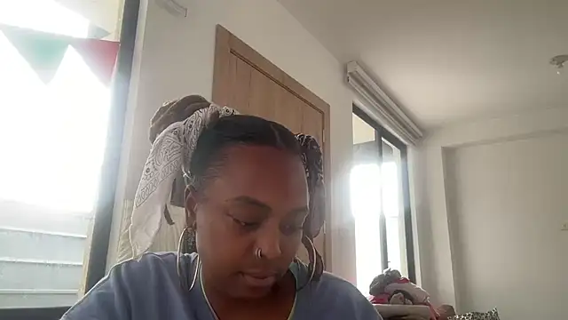 Snapshot of ChocolateCakeQueen chatting on October 24, 2025, 6:37 pm ChocolateCakeQueen online show from October 24, 2025, 6:37 pm