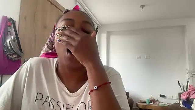 Snapshot of ChocolateCakeQueen chatting on November 1, 2025, 8:33 pm ChocolateCakeQueen online show from November 1, 2025, 8:33 pm