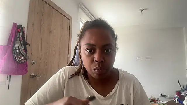 Snapshot of ChocolateCakeQueen chatting on November 2, 2025, 2:30 pm ChocolateCakeQueen online show from November 2, 2025, 2:30 pm