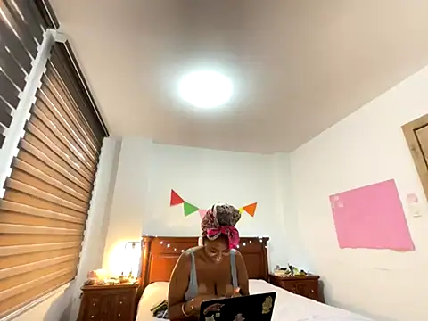 Snapshot of ChocolateCakeQueen chatting on November 9, 2025, 4:49 pm ChocolateCakeQueen online show from November 9, 2025, 4:49 pm