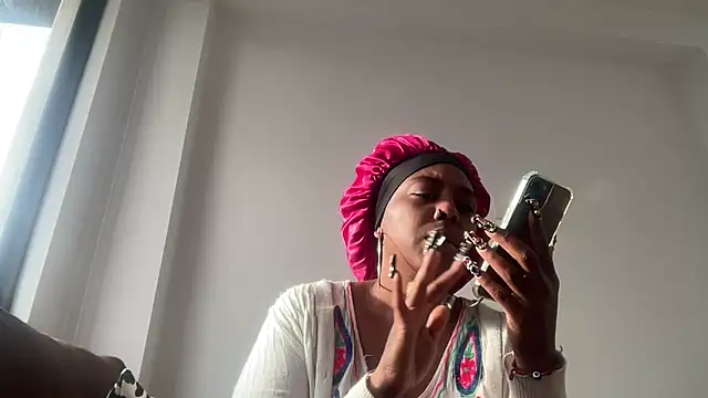 Snapshot of ChocolateCakeQueen chatting on November 10, 2025, 12:15 pm ChocolateCakeQueen online show from November 10, 2025, 12:15 pm