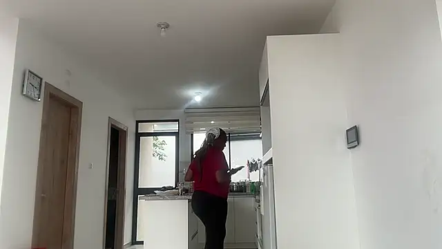 Snapshot of ChocolateCakeQueen chatting on November 15, 2025, 2:02 pm ChocolateCakeQueen online show from November 15, 2025, 2:02 pm