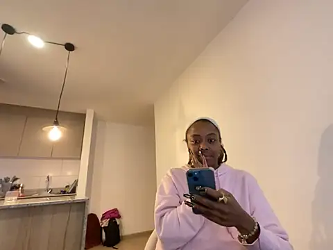 Snapshot of ChocolateCakeQueen chatting on December 2, 2025, 11:00 pm ChocolateCakeQueen online show from December 2, 2025, 11:00 pm